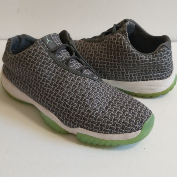 jordan future low wolf grey emerald rise